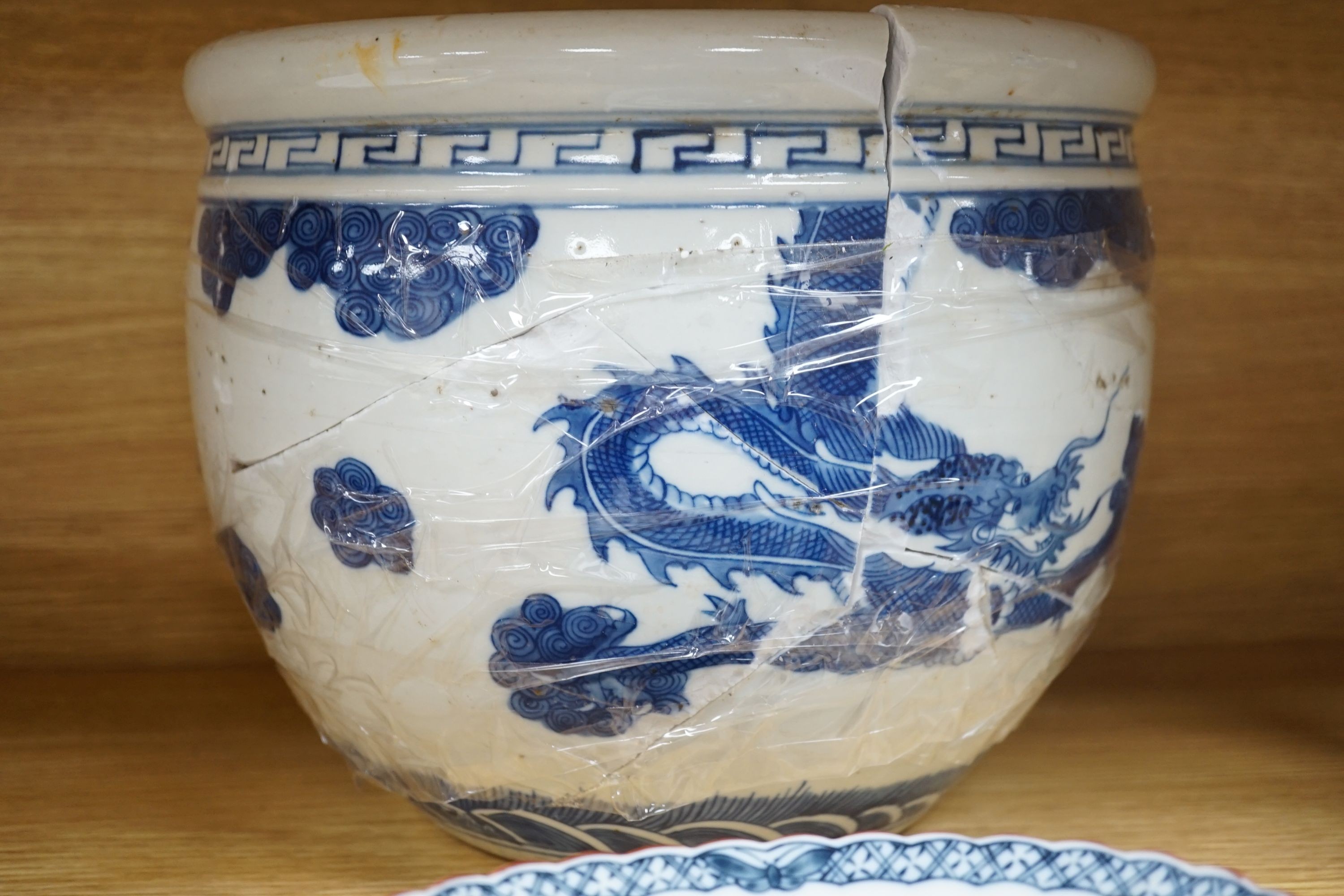 A damaged Chinese blue and white jardiniere and four small dishes, jardiniere 22cms high.